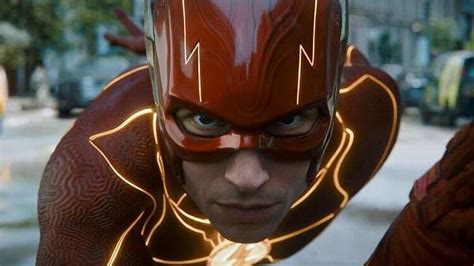 The Flash'ın Evrenler Arası Yolculuğu ve Süper Hızlı Maceraları: Gelecek ve Geçmiş Arasında Bir Deneyim